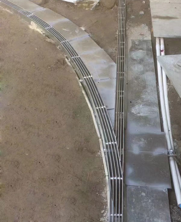 弧形縫隙式不銹鋼蓋板安裝圖