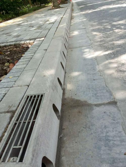 路緣石排水溝