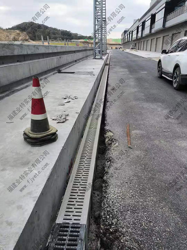 賽車(chē)場(chǎng)排水溝