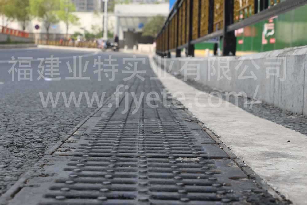 道路樹(shù)脂混凝土成品排水溝案例圖