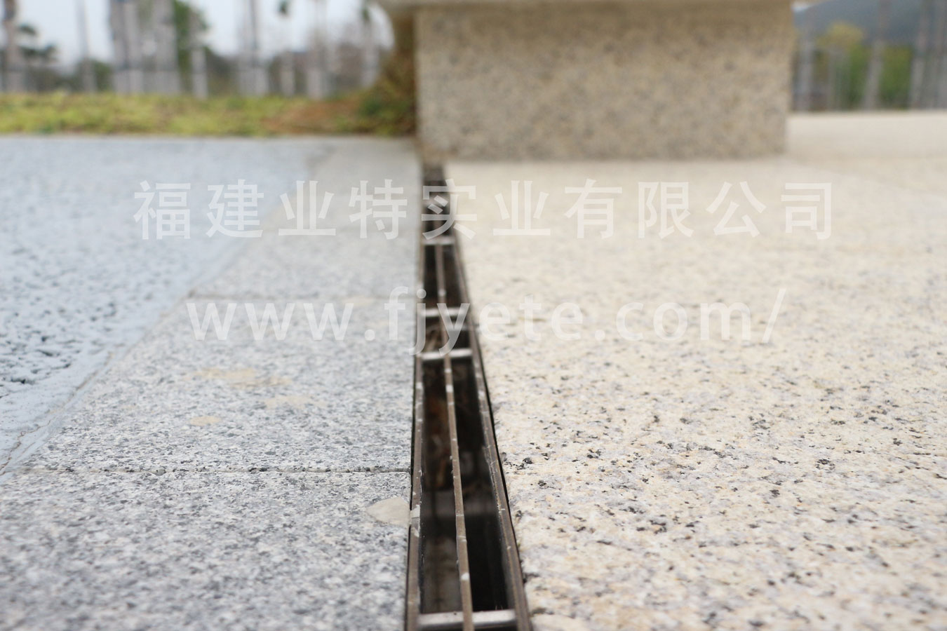 線(xiàn)性成品排水溝的實(shí)景展示圖