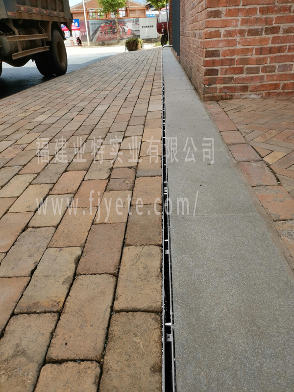 不銹鋼縫隙式排水溝蓋板案例圖